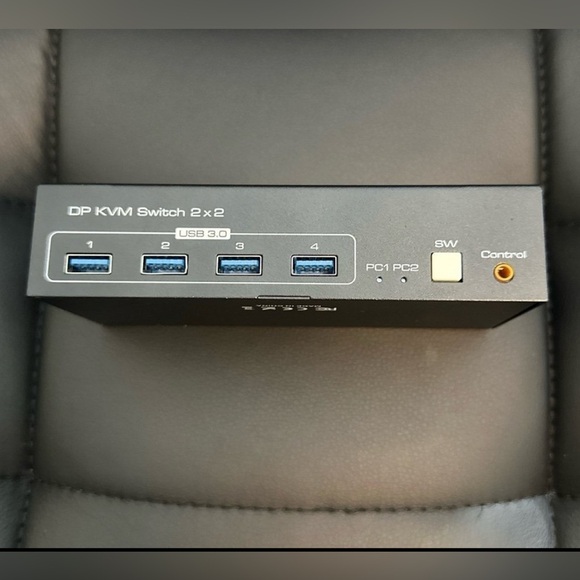 Displayport KVM Switch dual motor 2 in 1 out - Picture 2 of 3